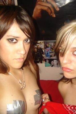 malditas chicas emo calientes