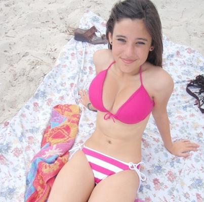 Adolescente caliente con la sonrisa más linda