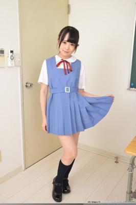 Kirari Sena - culotte en coton blanc robe bleue tease