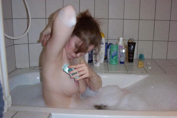 Geiles Mädchen en der Badewanne