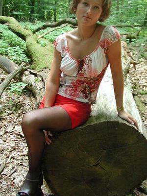 Agnes deutscher Teenager in Strumpfhosen (Wald)