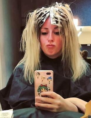 Abus de fille Amy : cheveux