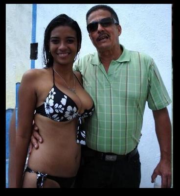 Papai e adolescente peituda