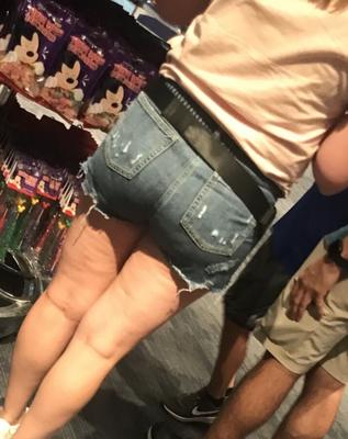 Disney world theme park candid shorts ass and legs