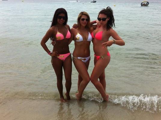 Bellezas en bikini de vacaciones