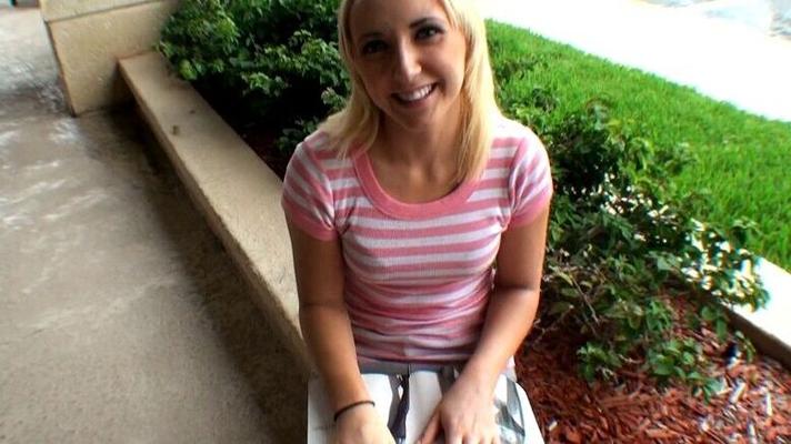 Street Blow Jobs - Holli