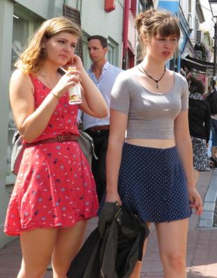 deux adolescentes salopes Nice Legs