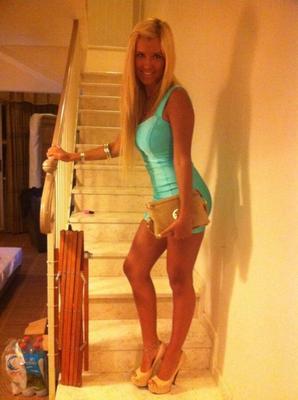 blonde parfaite en vacances