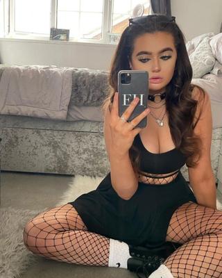 Emily - Chav hypersexualisé baisable - Chavs