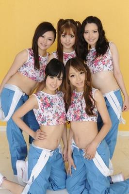 japanese girls group naked posing