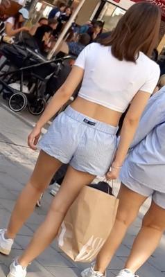 Streetgirls en short