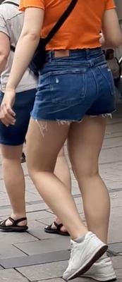 Streetgirls in shorts 