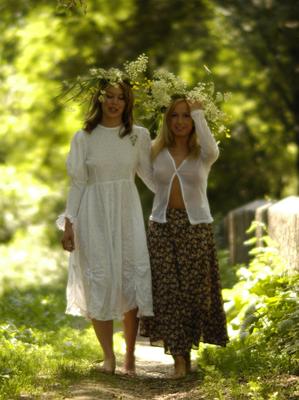 Blumen Adelka und Marie C, die sich verkleiden